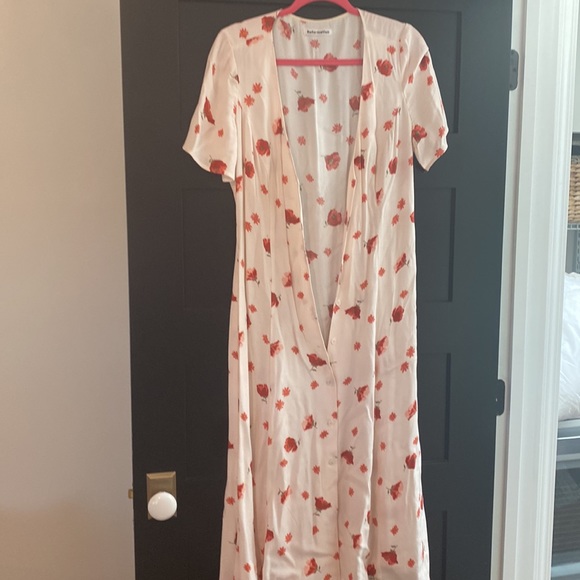 Super cute Reformation dress wore 3 times perfect condition needs a good steam - Picture 4 of 4